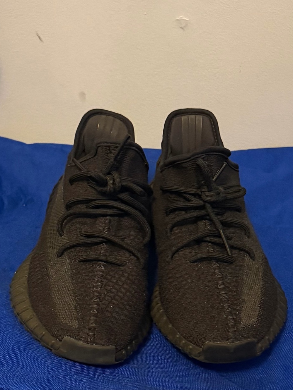 100% Authentic adidas Yeezy Boost 350 V2 Black Sneakers US 10.5 (Rare)